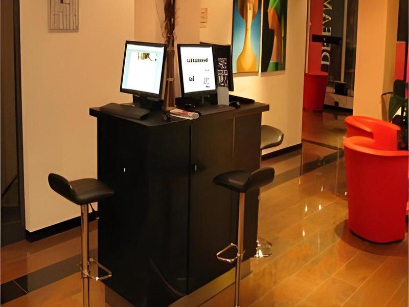 015E45302663668F58A4280D201D21C9