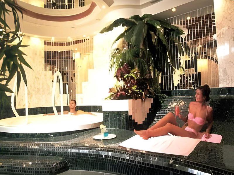 DB644C8E92C3B41BA427A1A5AD4304FF