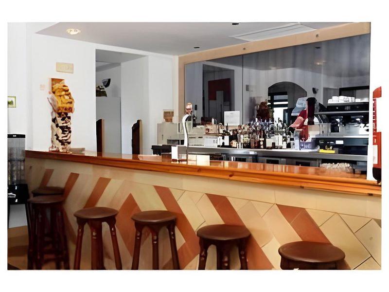 8D436AE4DD4054589D34F3F3DDC037AC