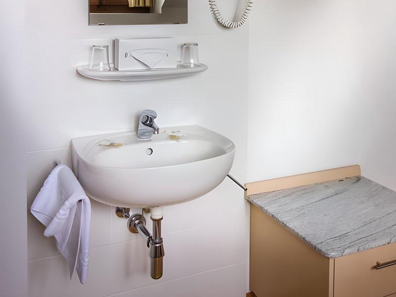 6DB69A16469C43C7B63F53D339E225B7