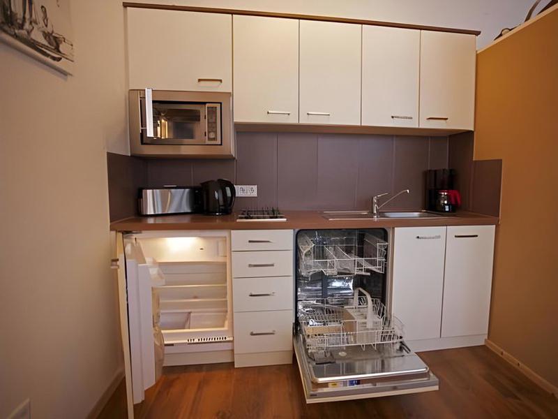 0F93F8225BDA55AFC362D8C22DF93F4C