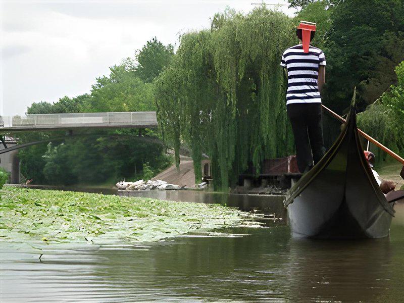 4CE8A53F182DC63C8BBBECFFBC5B3FA9