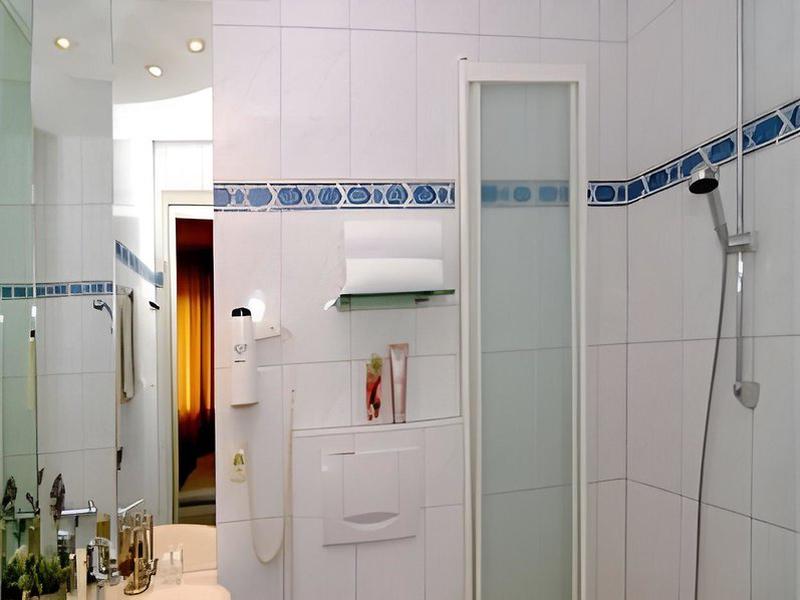 9B0C3F8F8D627AB7185F6D6C453E004A