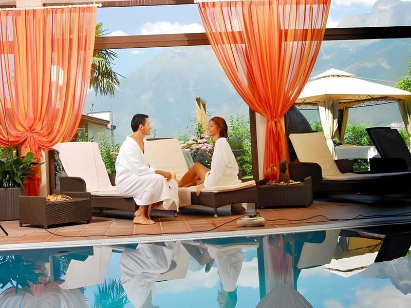 6B7EF5F4BCB3E31D3F7E410CF800D1FD