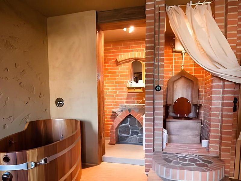 31B40922D0396022352A384E69B8735E