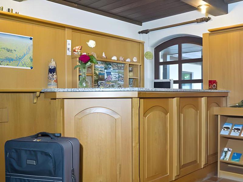 FC80E0B1FA24DE1658E1B1DCABB48121