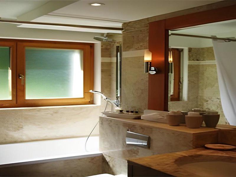 0195E0DD6CE4D1F68B2DD2CFBA6515A4