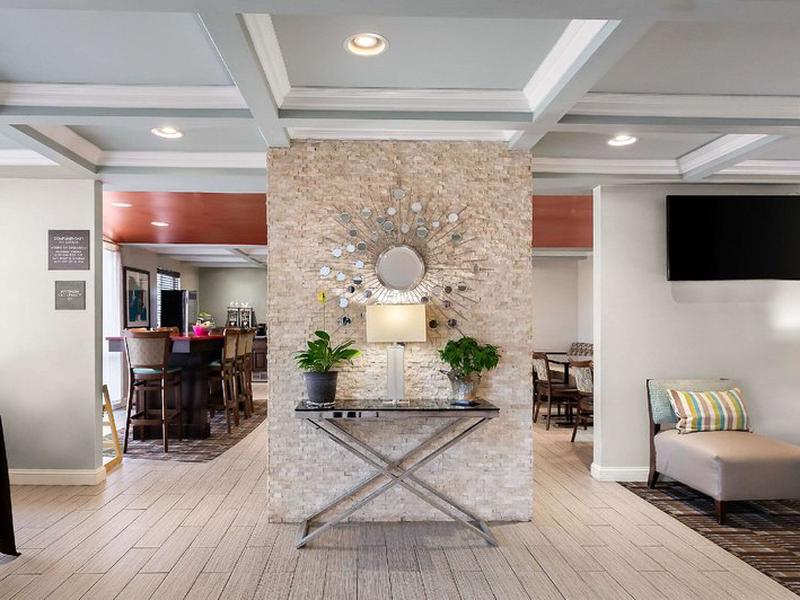 FDA112328126BB1B9F4B919C68EA49D0