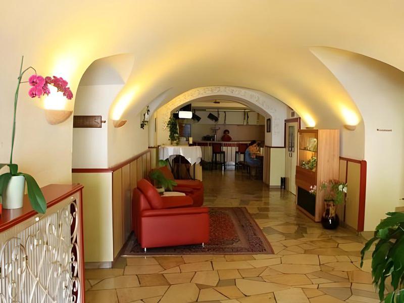 F5E975C3BA209FA2E7368724FFEA8BF1