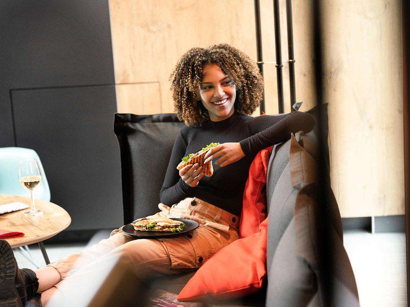 9424AADC284C586D19C3AEA878C14318