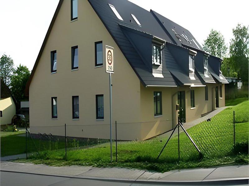 F559852454CDF49FD556B1AA0650B91E