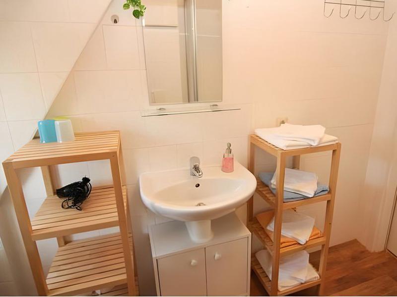 72300EC47A609E4F3709D946233B7208