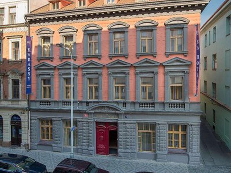 72F6E49E9DDF9F9620C6A5D34940525C