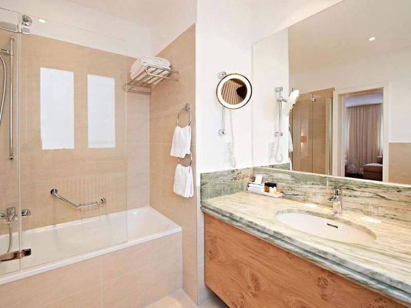 5EBAE0CEF7070F3B3A697F69B65D909E