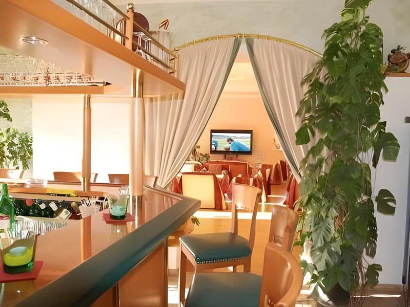 F75A68911796E8DCA89871343E923E22