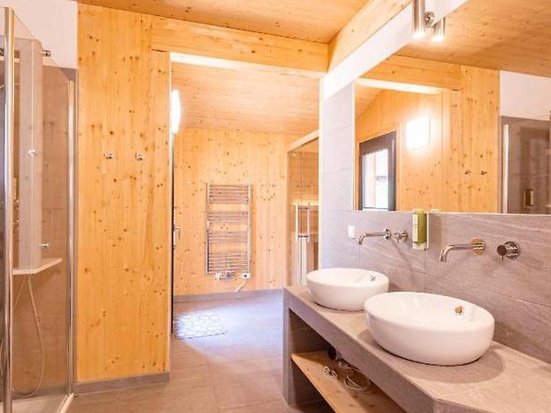 6BB067E286D104F4A176D116F4BA3379