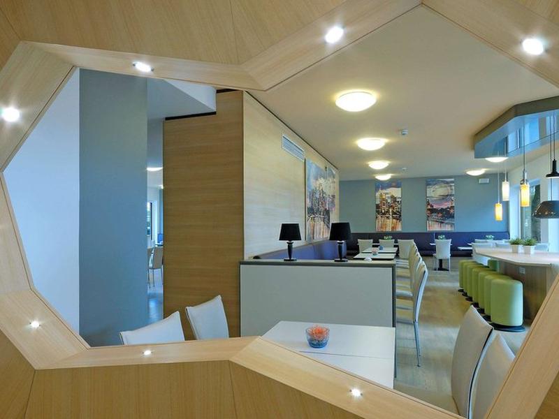 09E957961B0B18277D5C508A77584B7F