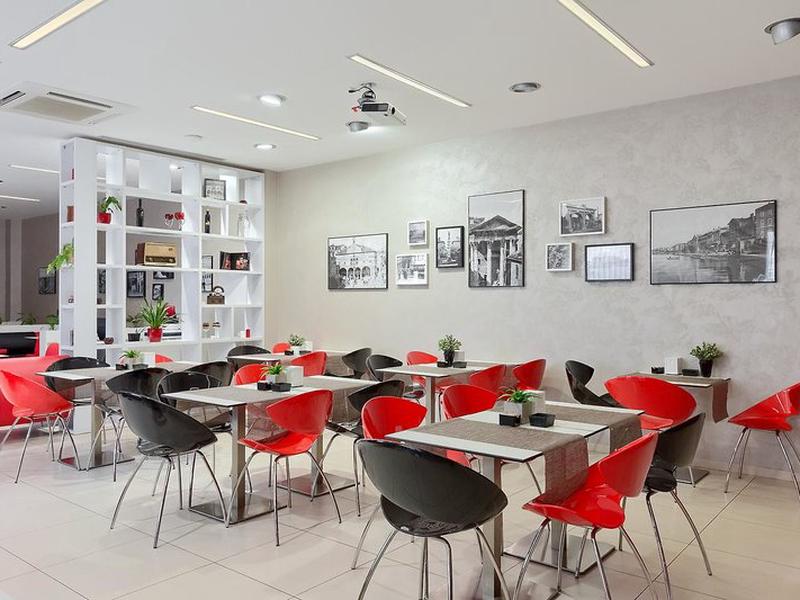 437EF2ADBFE65D946D5B892F4FC4E4E7