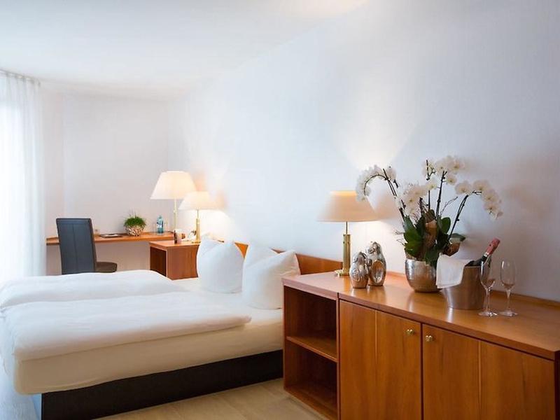 D1EFB2F1A8B322985D33EB36C7762FF6