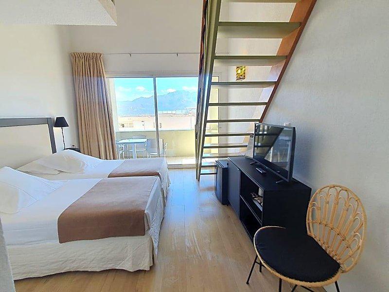 800490CAB2C1C25A5A8BA746744E55E1