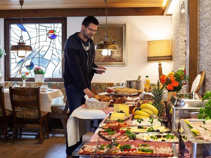 23B1F1E513BDF8BAC06A1D0FD5574D12