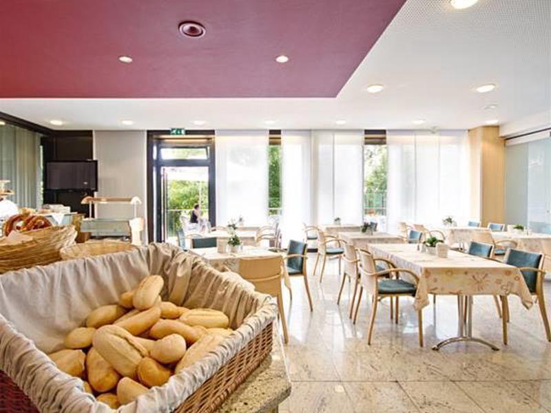 06892588FEE9431E56096EF9C5C8C99B