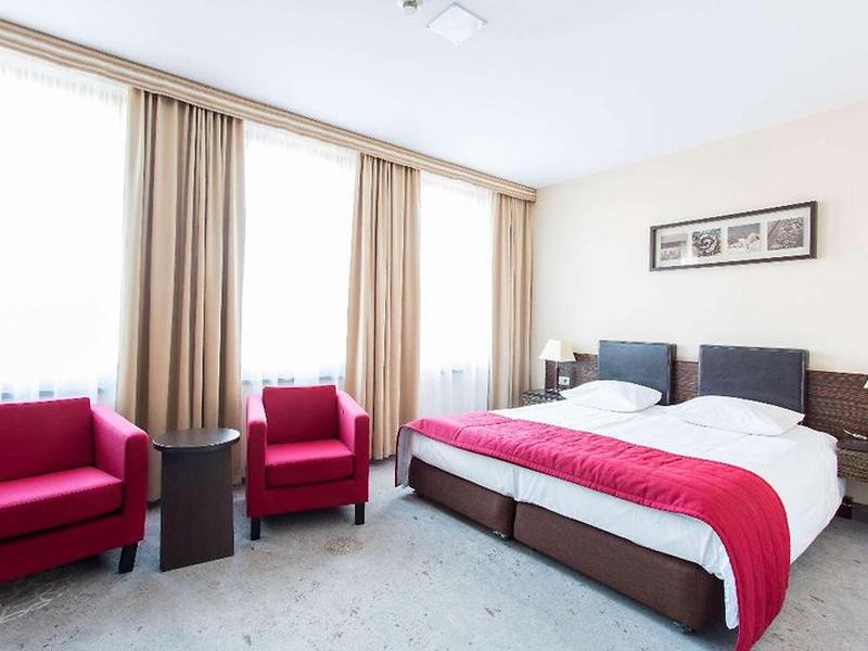 E67A5A405539929E581E7EA2F9740063