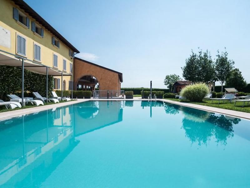 F9DBBDEA2A5963754A233147400E698E