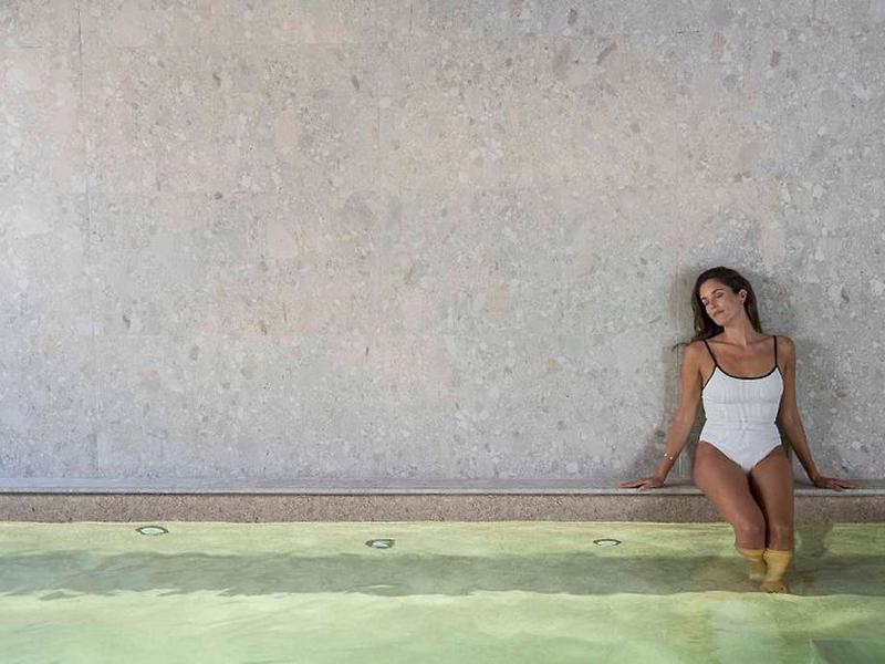 F774877133216976BFF2FBB536C5A30C