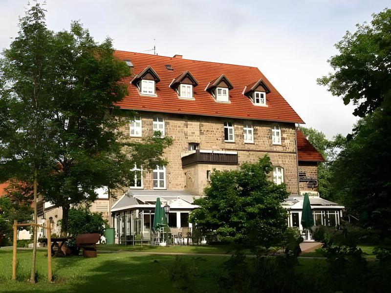 24DF53CC9A39FBA2AD4D5998F756E152