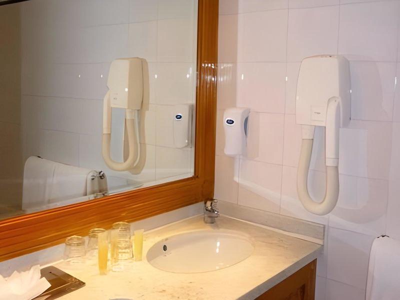 B5393F87272F36BC0A3CFC99F95159CE