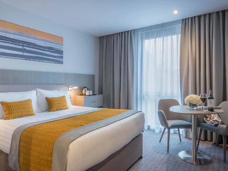 F8C3F06A04A94A1C6A728C54BE3834DF