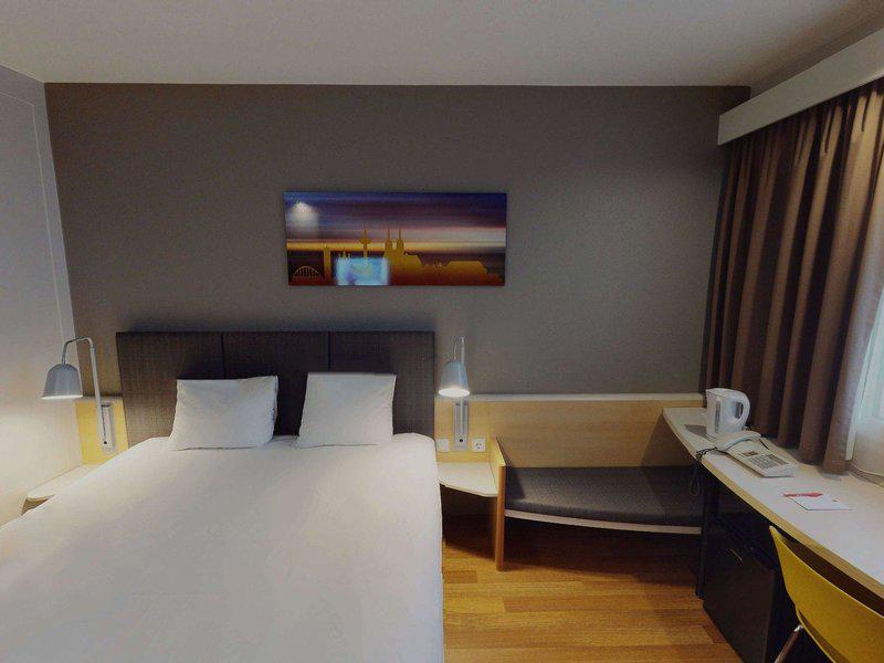 595F96FDCD6ED757AC317F9ADB9B108A