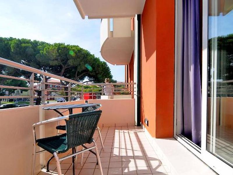 71DF16D16E244F79323A0896FE686882