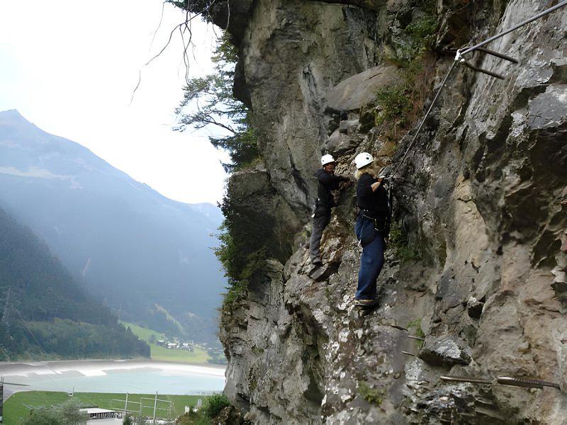 80373A9B6A81FCE25B24306D6B6E2B33