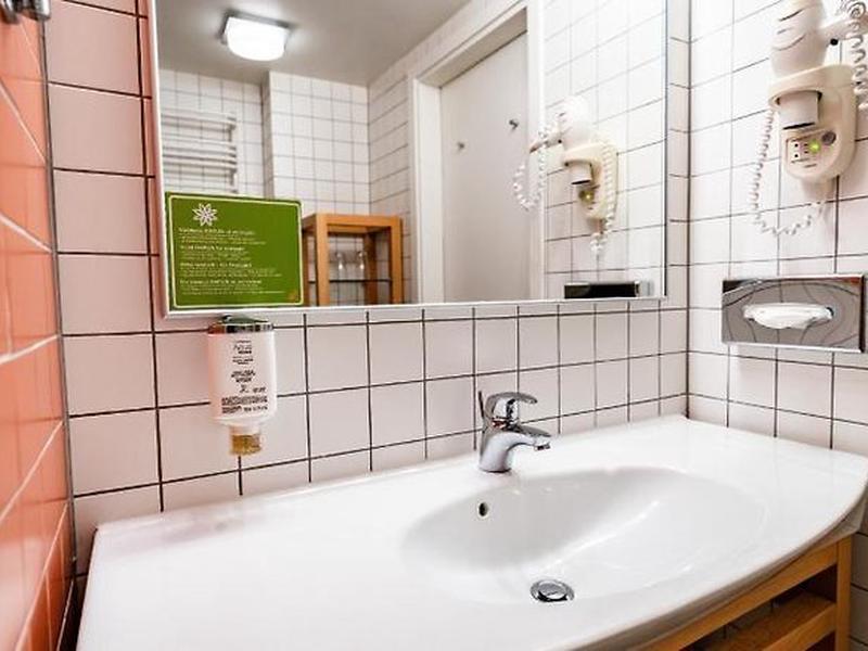 52F3A2A3BA0A7C88D916AEFCDFFFBAD4