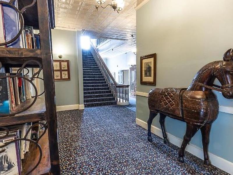 18EEF6D748748916F5F0A706DFF8F295