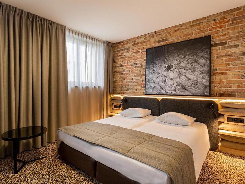 E79BB52C6C092B3F7DDB4EA6B64620F5