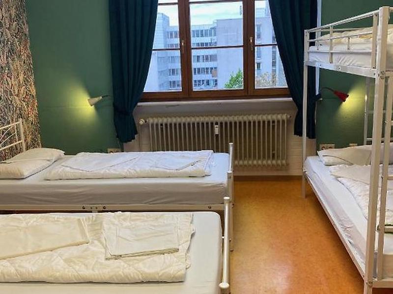 60EC9AAF8701280263D6672A54DF5002