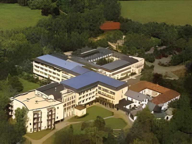 E142EE689B3A9597F37FCF700833C50D