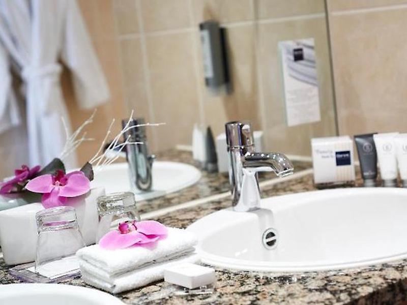 2D65605231D35D4E6124C7E9F4260045