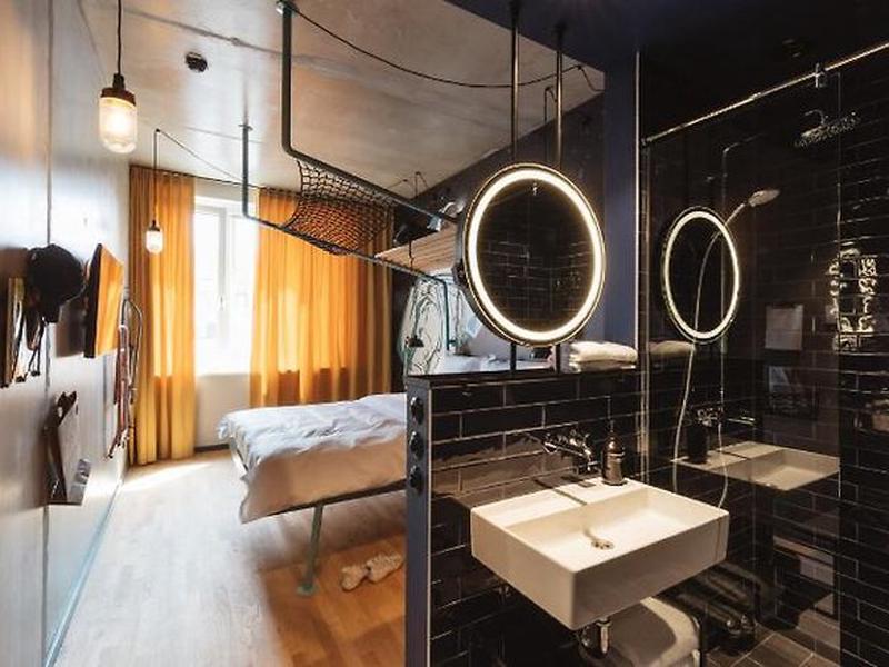 34B18C2C681F605D4217DB6E4407D746