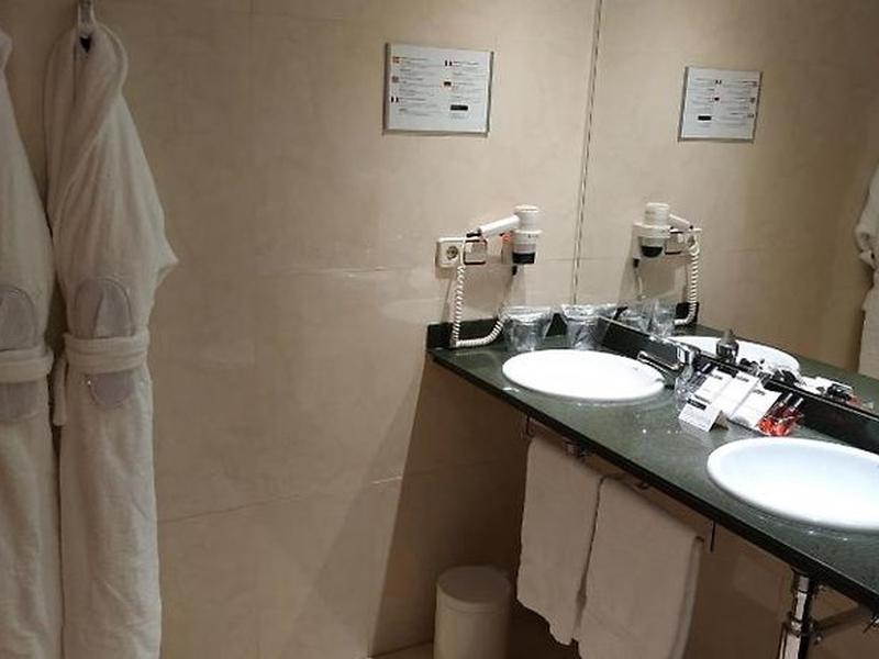 FCA2E4C78160FD90D802011F3615CCF6