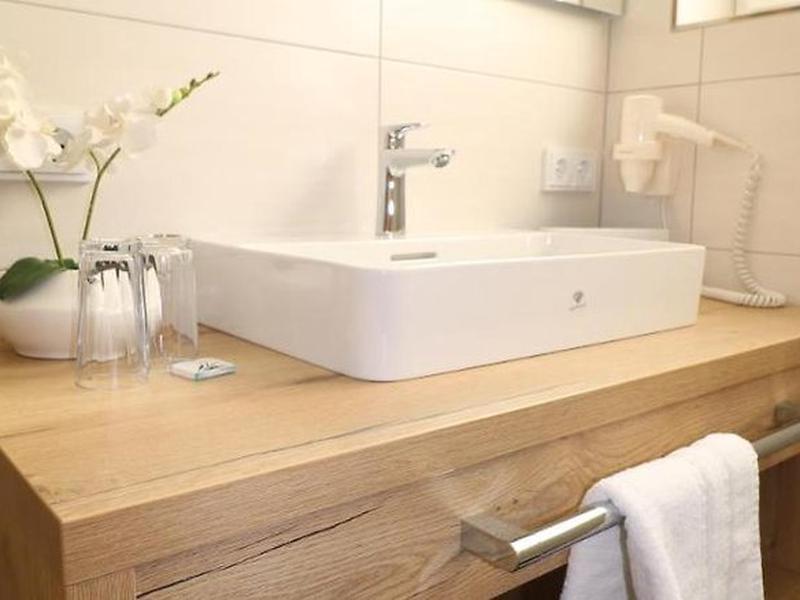 47FB1E789C2016AD035377400B7BFB92