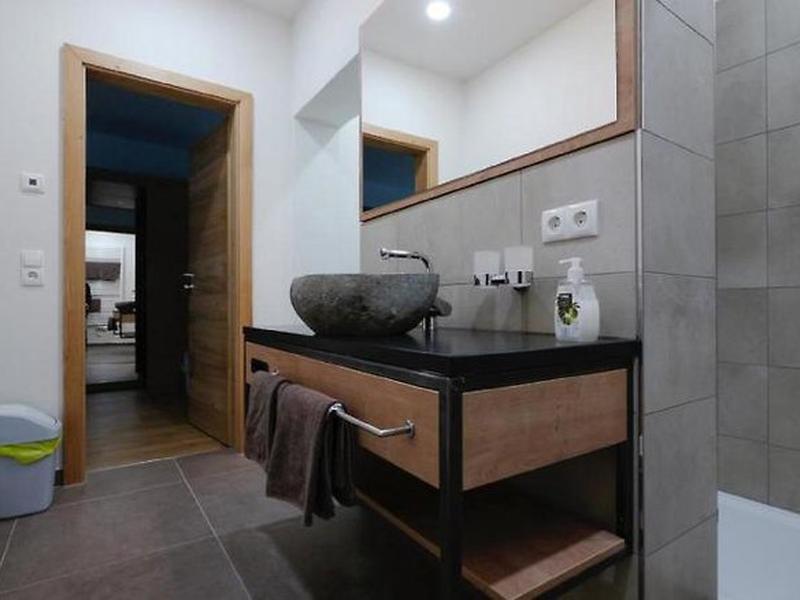 9144B935F7FA70D2B9C2C8567017A8A5