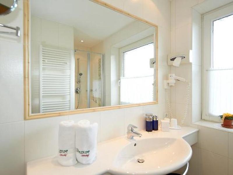 FADDDF9F9A32F54EDF81A9BCE25F6822