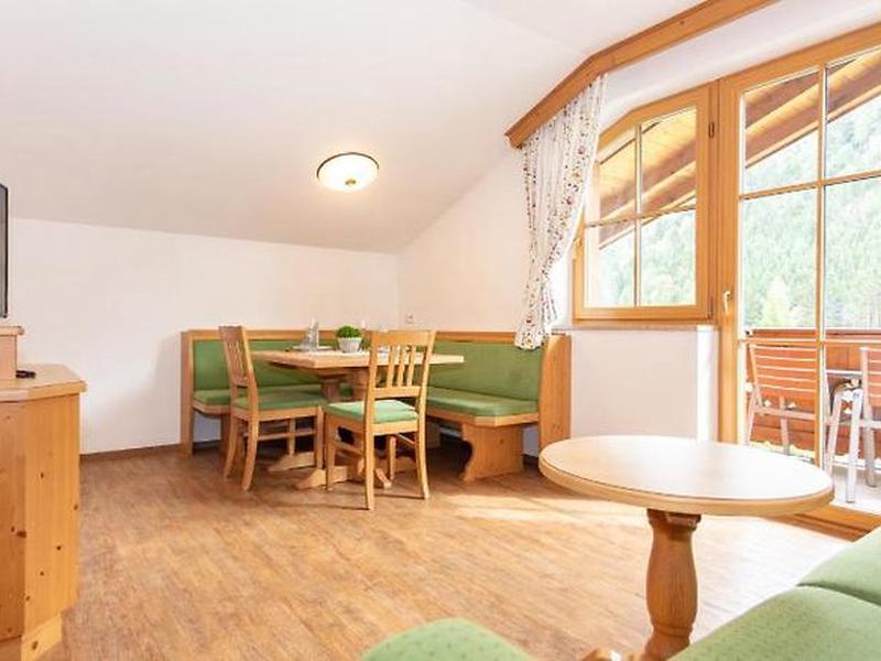 32999F32B1466A3A1140D3AAB6D15B72