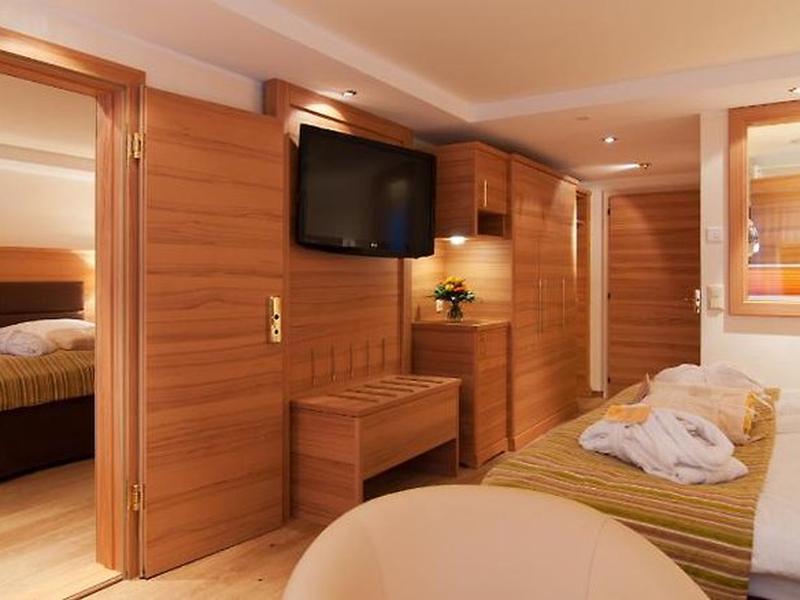 259390CD8FFA0FBB93D8C8F096A43BA3