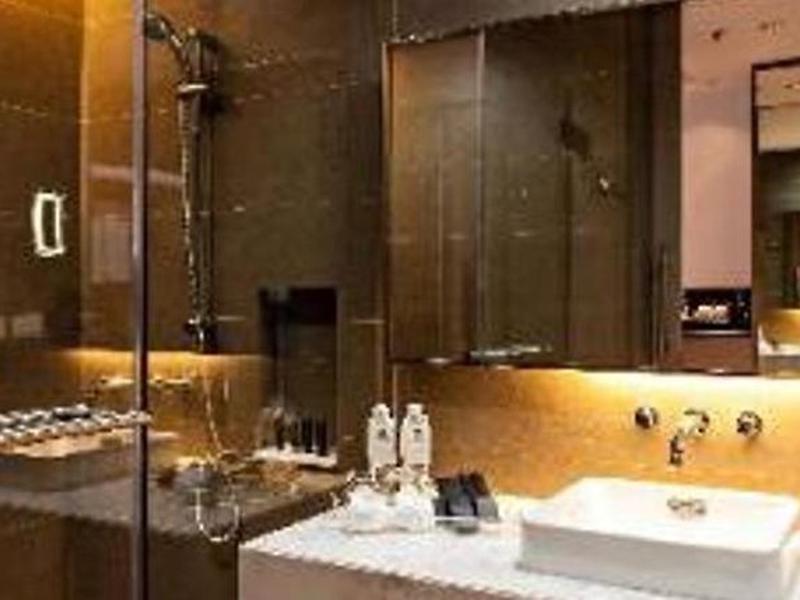 97BC290F984AA6D7D6069F5CF68A3E73