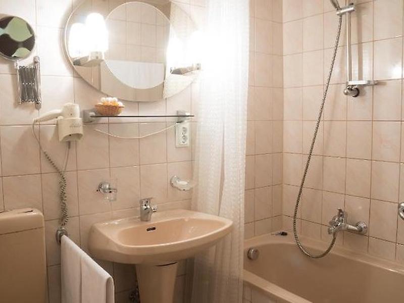 EBD3903B44E42CDF06607BC7CE999725